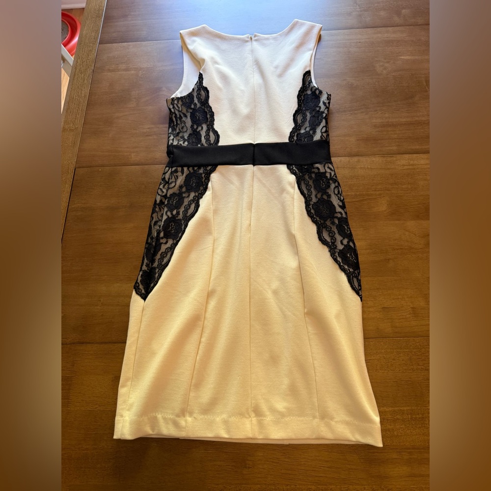 Jennifer Lopez Black and Cream Lace Dress Size 4 - Picture 4 of 4